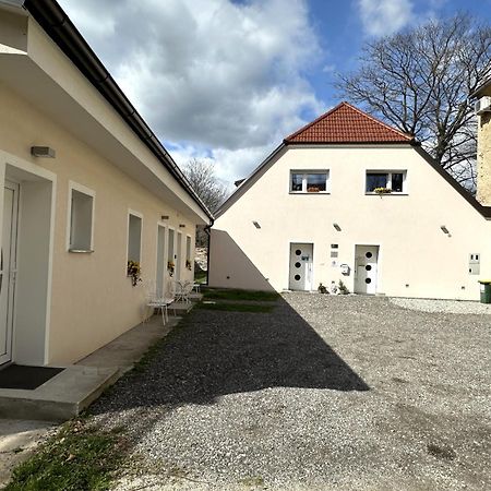 Om Yoga Center Lejlighed Slovenska Bistrica Eksteriør billede