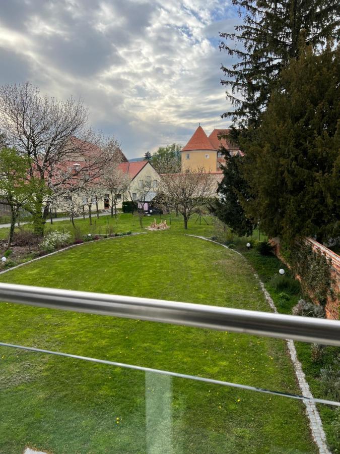 Om Yoga Center Lejlighed Slovenska Bistrica Eksteriør billede