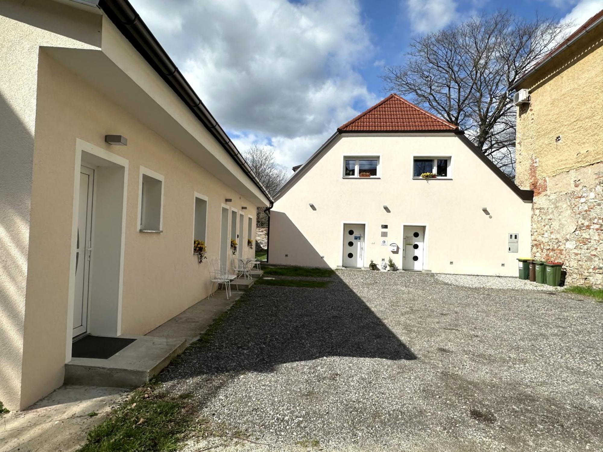 Om Yoga Center Lejlighed Slovenska Bistrica Eksteriør billede